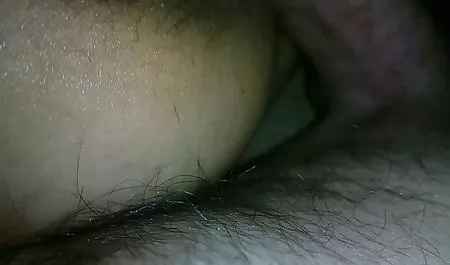 مرد بالغ در گاراژ جوان می کند سکس اکیا